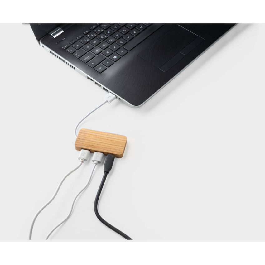 MOSER HUB con 2 puertos USB-A y 1 USB-C en bambú