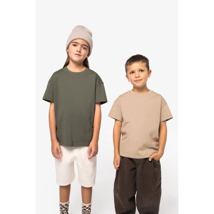 Camiseta ecológica de niño con hombros caídos