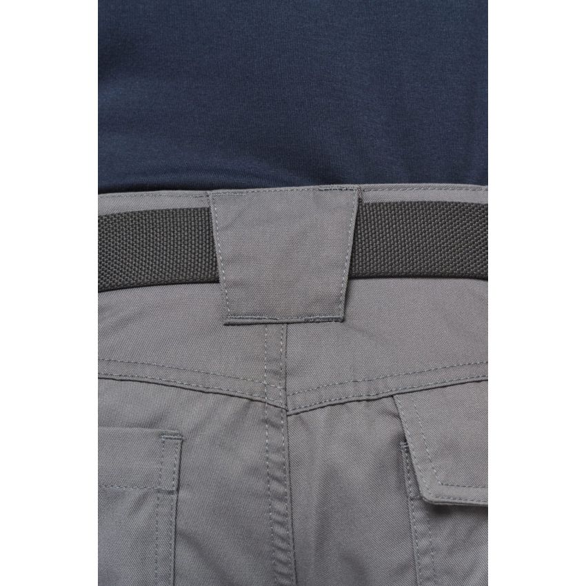 Work shorts with multiple pockets