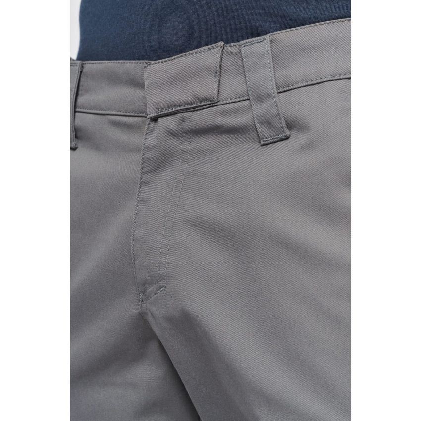 Work shorts with multiple pockets