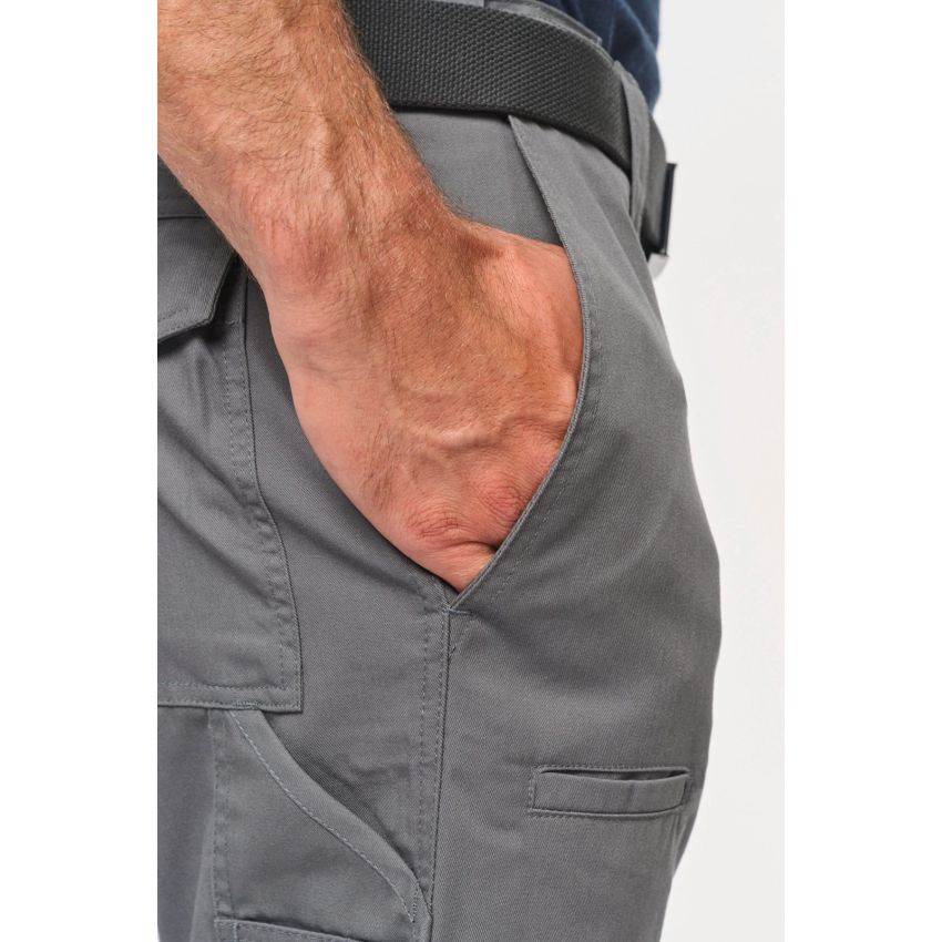 Work shorts with multiple pockets